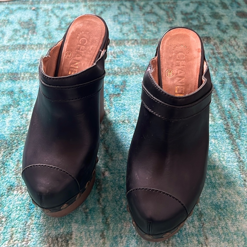CHANEL PLATFORM CLOG BLACK 6